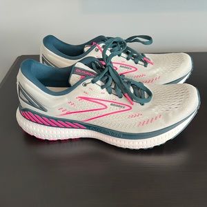 Women’s Brooks Adrenaline GTS 19 size US 10.5